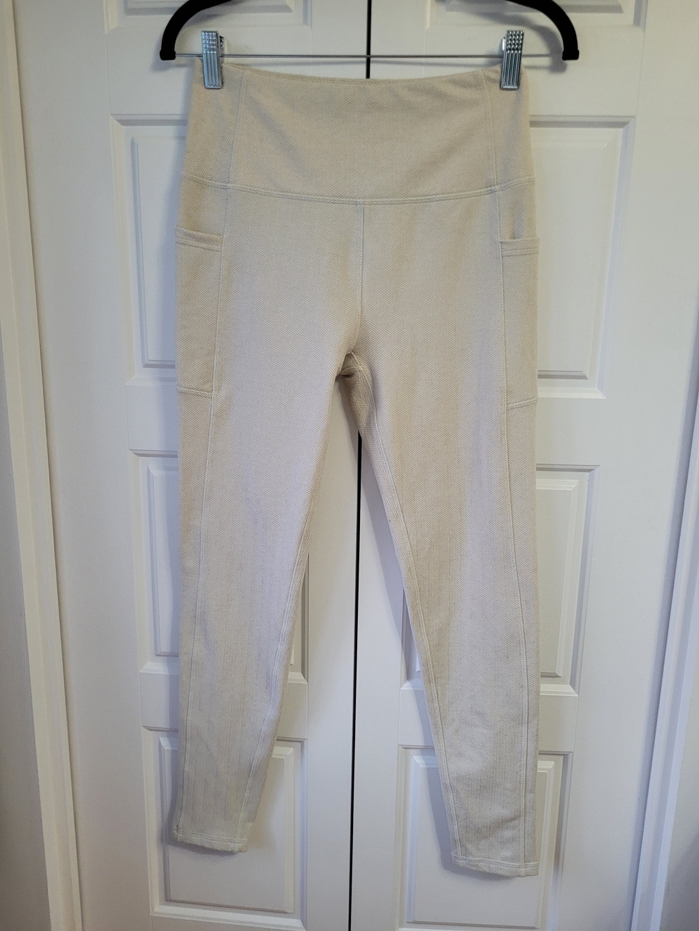 Kyodan Cream Herringbone Textured  High-Waisted Leggings with Pockets - Small - Picture 9 of 10
